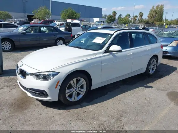 WBA8K3C58HK679325 2017 BMW 3ER - Image 2