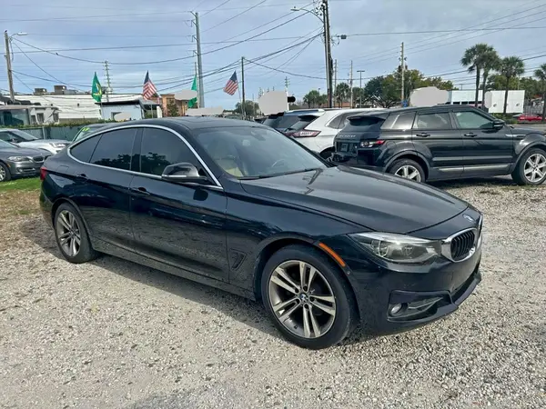 WBA8Z9C32HG826982 2017 BMW 3ER - Image 1