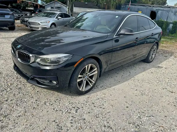 WBA8Z9C32HG826982 2017 BMW 3ER - Image 2