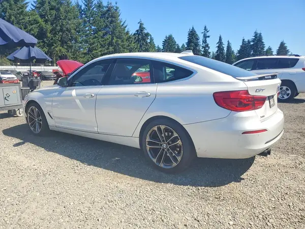 WBA8Z9C34HG827261 2017 BMW 3ER - Image 2