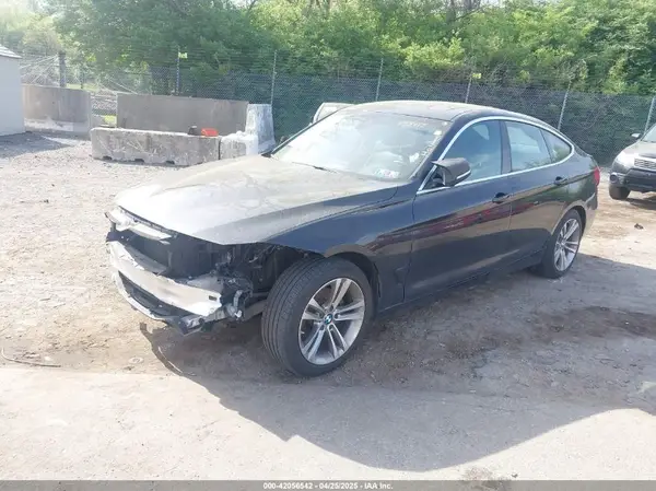 WBA8Z9C36HG453445 2017 BMW 3ER - Image 2