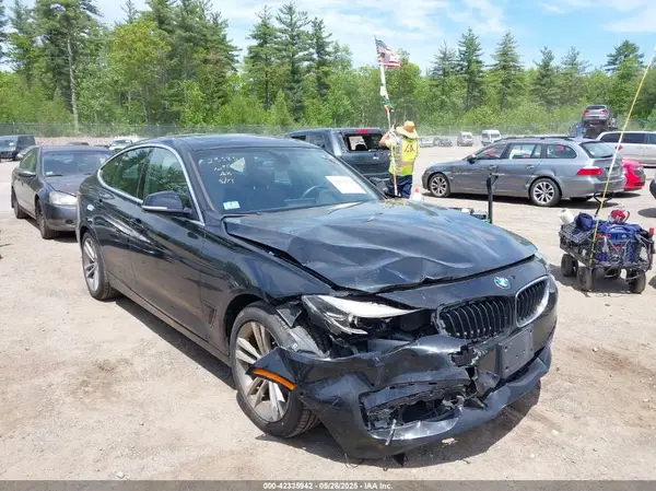 WBA8Z9C37HG827237 2017 BMW 3ER - Image 1
