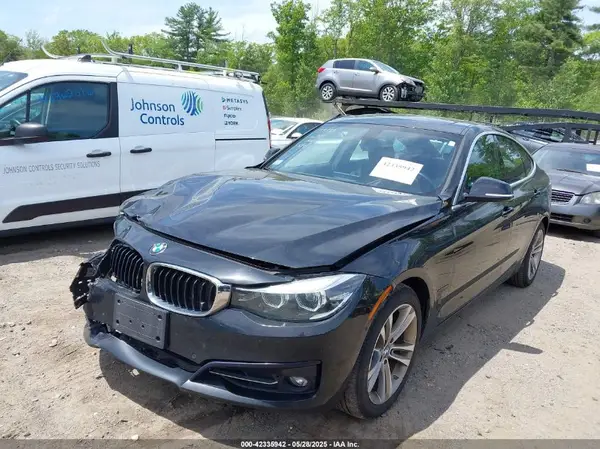 WBA8Z9C37HG827237 2017 BMW 3ER - Image 2