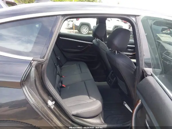 WBA8Z9C37HG827237 2017 BMW 3ER - Image 8