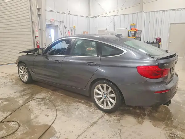 WBA8Z9C37HG827254 2017 BMW 3ER - Image 2