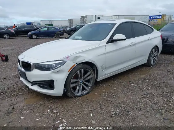 WBA8Z9C39HG453519 2017 BMW 3ER - Image 2
