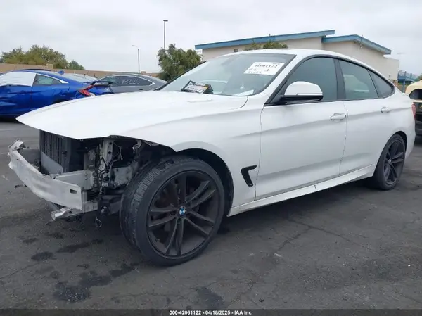 WBA8Z9C39HG826624 2017 BMW 3ER - Image 2