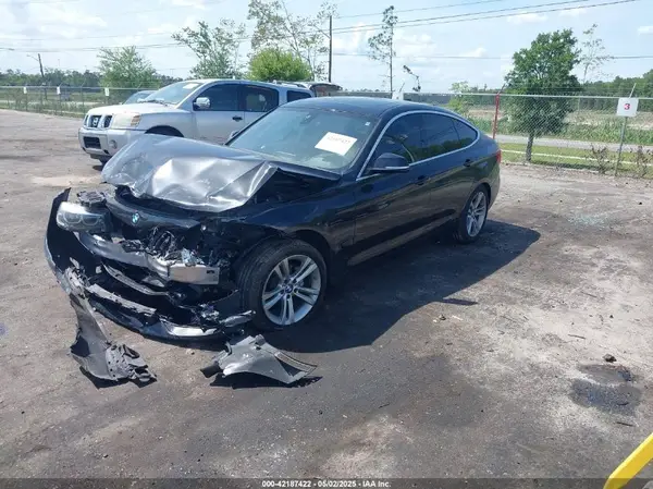 WBA8Z9C39HG826784 2017 BMW 3ER - Image 2