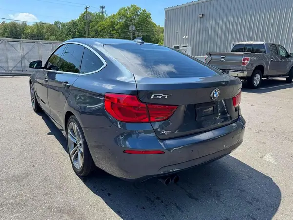WBA8Z9C51JB220190 2018 BMW 3ER - Image 2