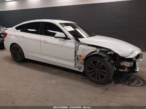WBA8Z9C52HG452925 2017 BMW 3ER - Image 1