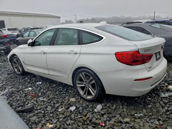 WBA8Z9C53HG453310 2017 BMW 3ER - Image 2