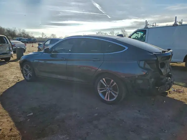 WBA8Z9C53JB219705 2018 BMW 3ER - Image 2