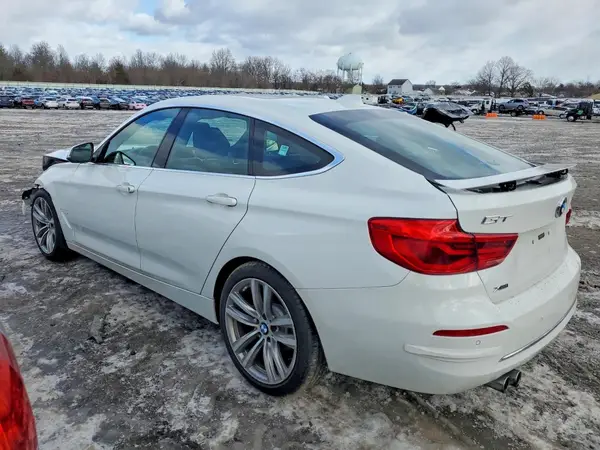 WBA8Z9C54JB219924 2018 BMW 3ER - Image 2
