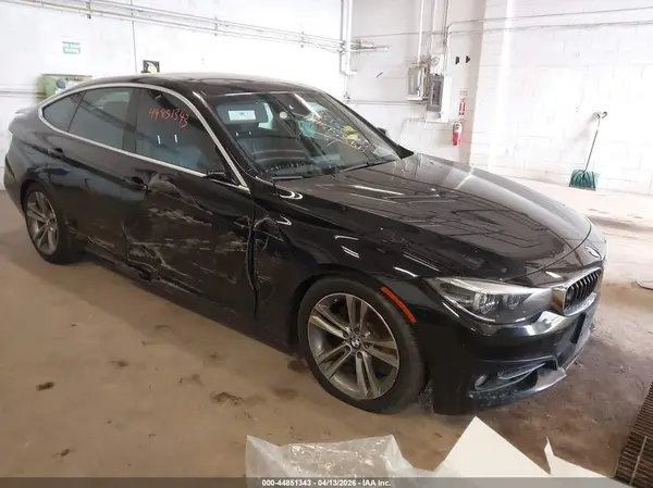 WBA8Z9C54JB219969 2018 BMW 3ER - Image 1