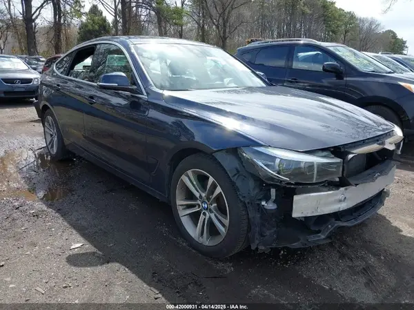 WBA8Z9C54JG828207 2018 BMW 3ER - Image 1