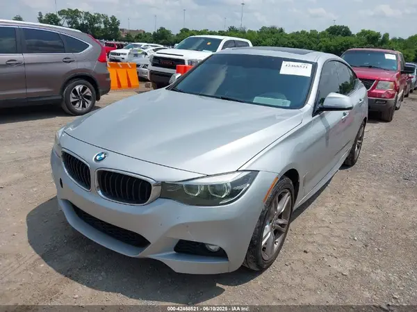 WBA8Z9C54JG828210 2018 BMW 3ER - Image 2