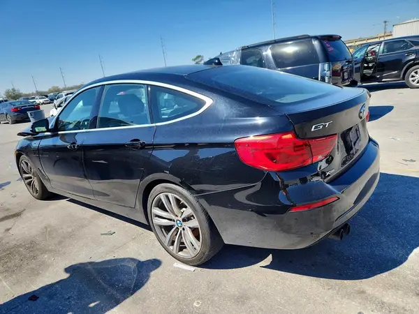 WBA8Z9C58JB220381 2018 BMW 3ER - Image 2