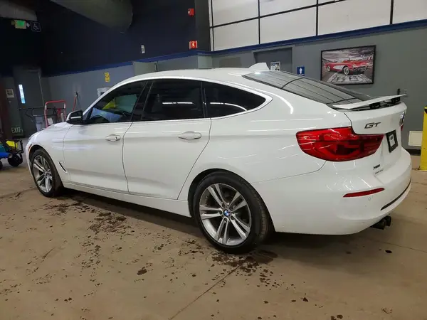 WBA8Z9C59HG452923 2017 BMW 3ER - Image 2