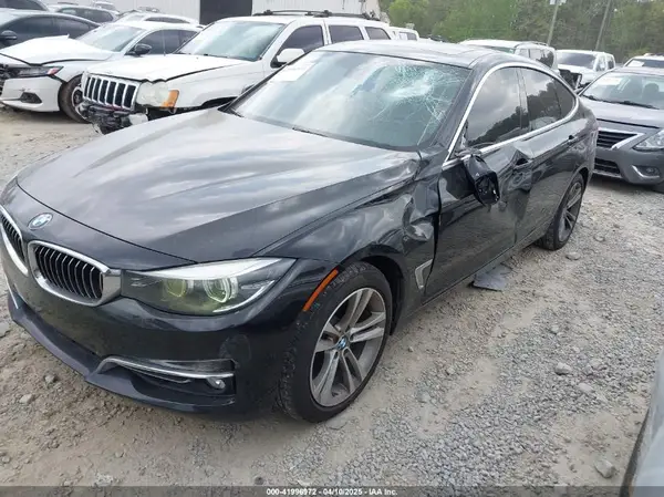 WBA8Z9C59HG453358 2017 BMW 3ER - Image 2