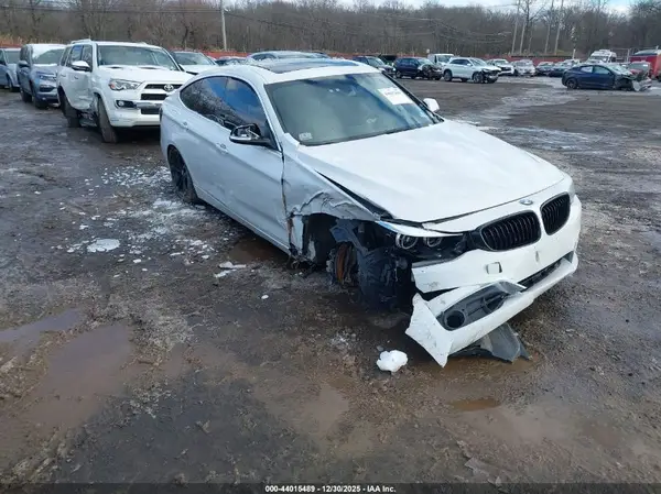 WBA8Z9C5XJB220043 2018 BMW 3ER