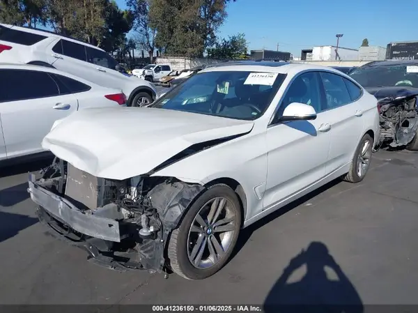WBA8Z9C5XJG828406 2018 BMW 3ER - Image 2
