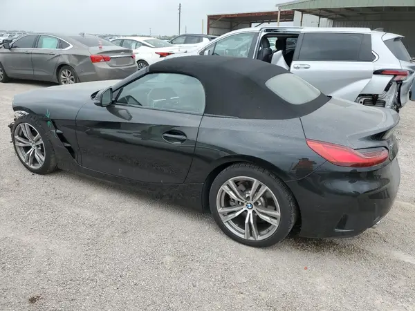 WBAHF3C05SWY40884 2025 BMW Z4 - Image 2