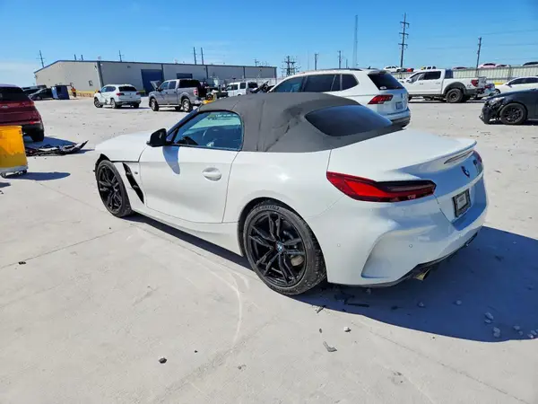 WBAHF3C5XKWW39798 2019 BMW Z4 - Image 2
