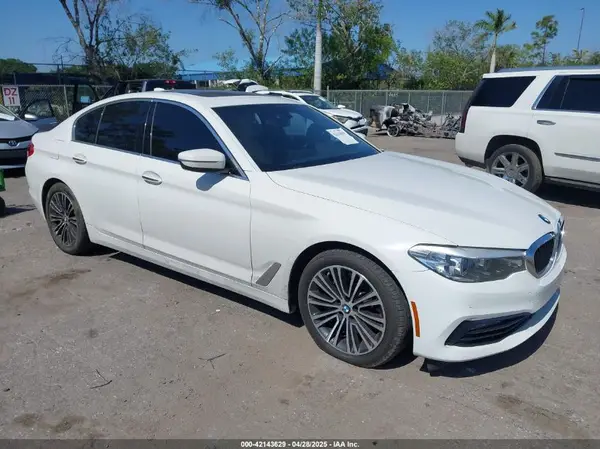 WBAJA5C53JG898590 2018 BMW 5ER - Image 1