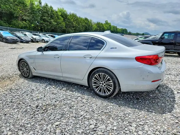 WBAJA9C53KB393641 2019 BMW 5ER - Image 2