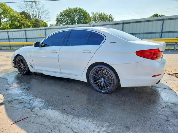 WBAJA9C56JB033908 2018 BMW 5ER - Image 2