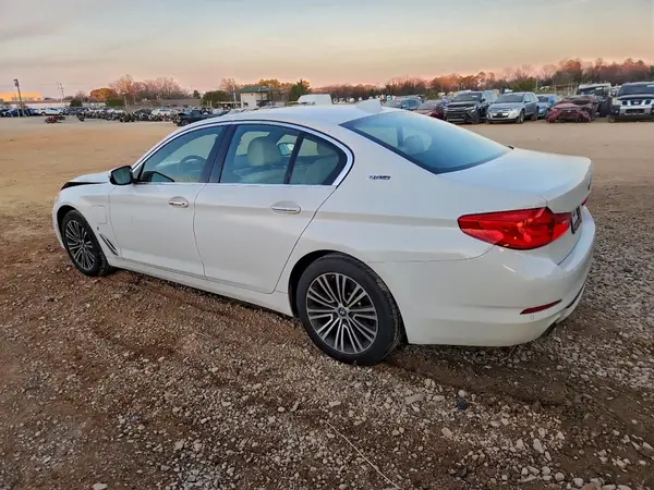 WBAJA9C56JB034038 2018 BMW 5ER - Image 2