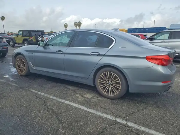 WBAJA9C56JB252190 2018 BMW 5ER - Image 2