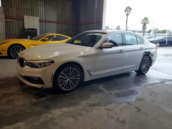 WBAJA9C57JB252120 2018 BMW 5ER - Image 1