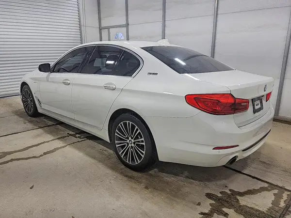 WBAJA9C59JB033255 2018 BMW 5ER - Image 2