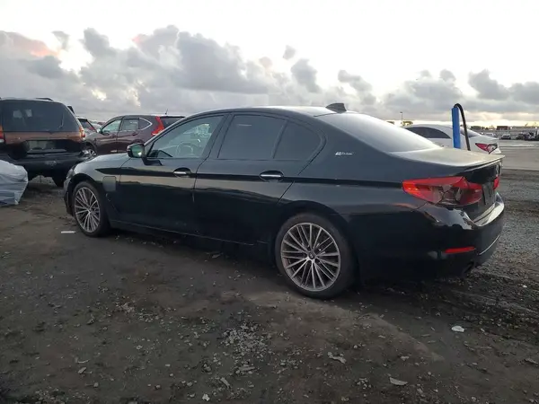 WBAJA9C59JB033885 2018 BMW 5ER - Image 2
