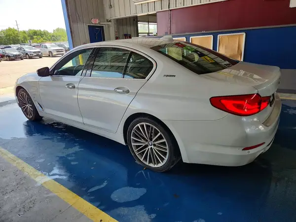 WBAJA9C59JB249025 2018 BMW 5ER - Image 2