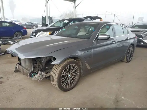 WBAJA9C59JB253379 2018 BMW 5ER - Image 2