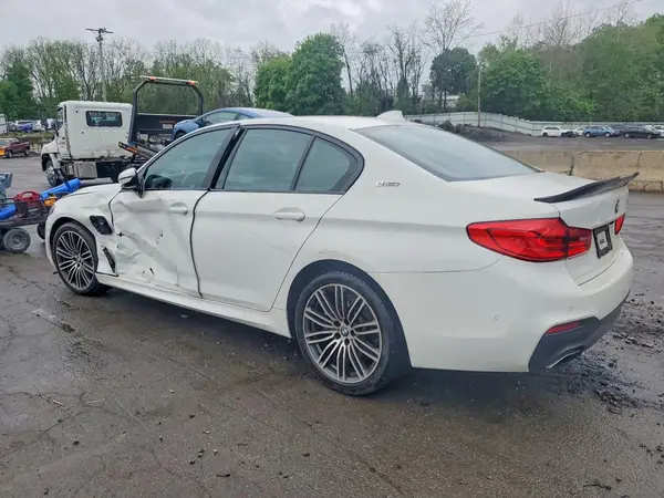 WBAJB1C55KB376242 2019 BMW 5ER - Image 2