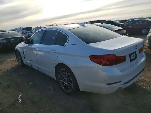 WBAJB1C59KB376812 2019 BMW 5ER - Image 2