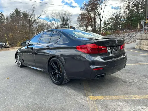 WBAJB9C56JB050169 2018 BMW 5ER - Image 2