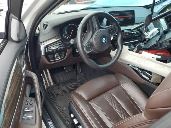 WBAJB9C5XJB035996 2018 BMW M5 - Image 8