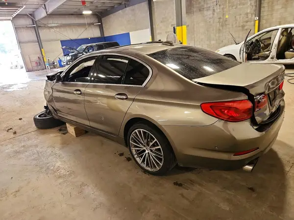 WBAJE5C39HG478510 2017 BMW 5ER - Image 2