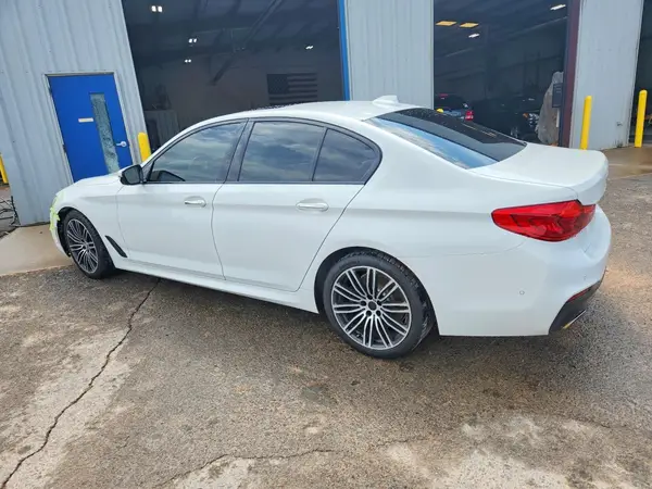 WBAJE5C51HG477661 2017 BMW 5ER - Image 2