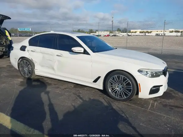 WBAJE5C5XJG917897 2018 BMW 5ER - Image 1