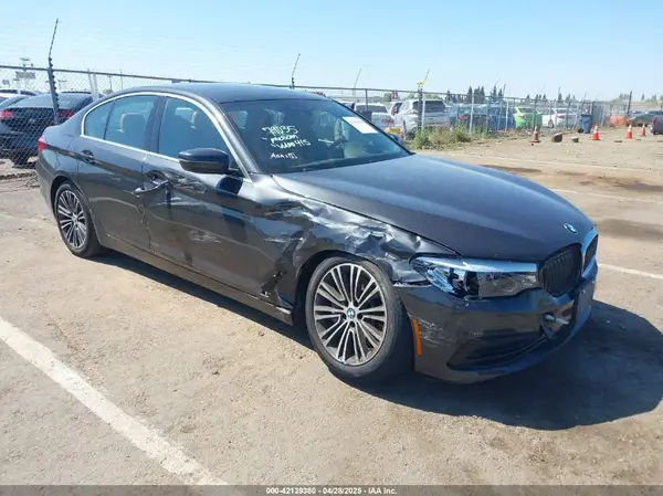 WBAJE5C5XKWW20300 2019 BMW 5ER - Image 1