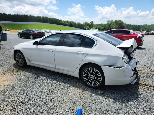 WBAJE7C30HG887216 2017 BMW 5ER - Image 2