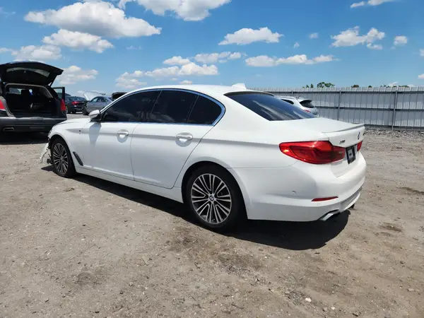 WBAJE7C30HG887698 2017 BMW 5ER - Image 2