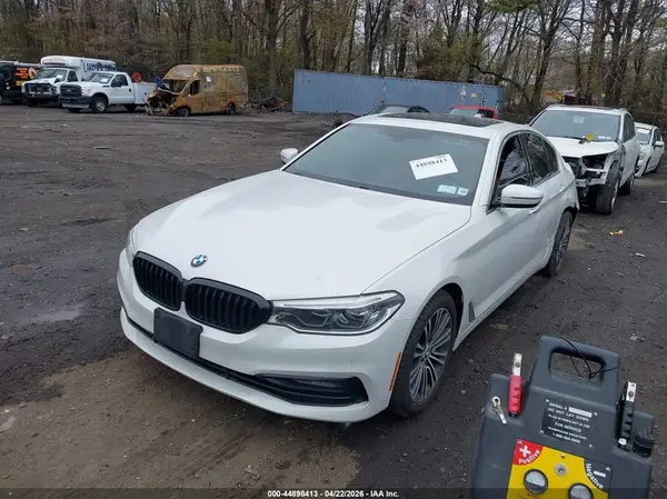 WBAJE7C32HG887346 2017 BMW 5ER - Image 2