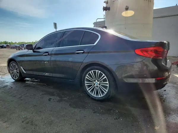 WBAJE7C35HG887258 2017 BMW 5ER - Image 2