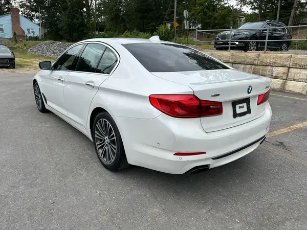 WBAJE7C37HG888749 2017 BMW 5ER - Image 2
